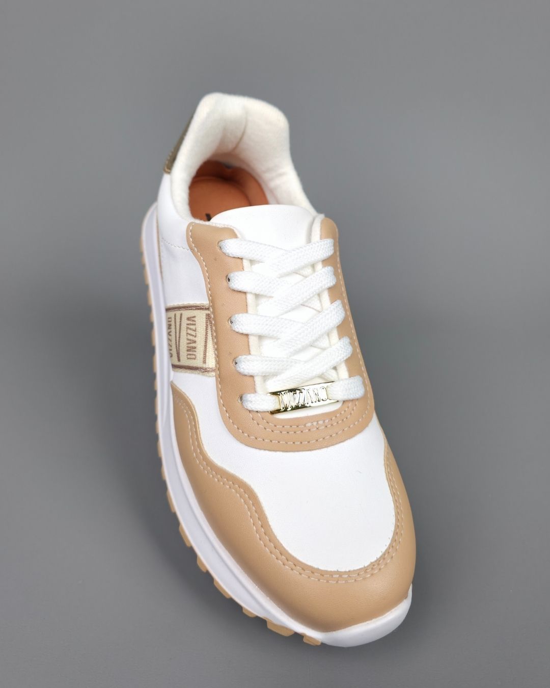 TENNIS BEIGE CON BLANCO VIZZNO DE DAMA