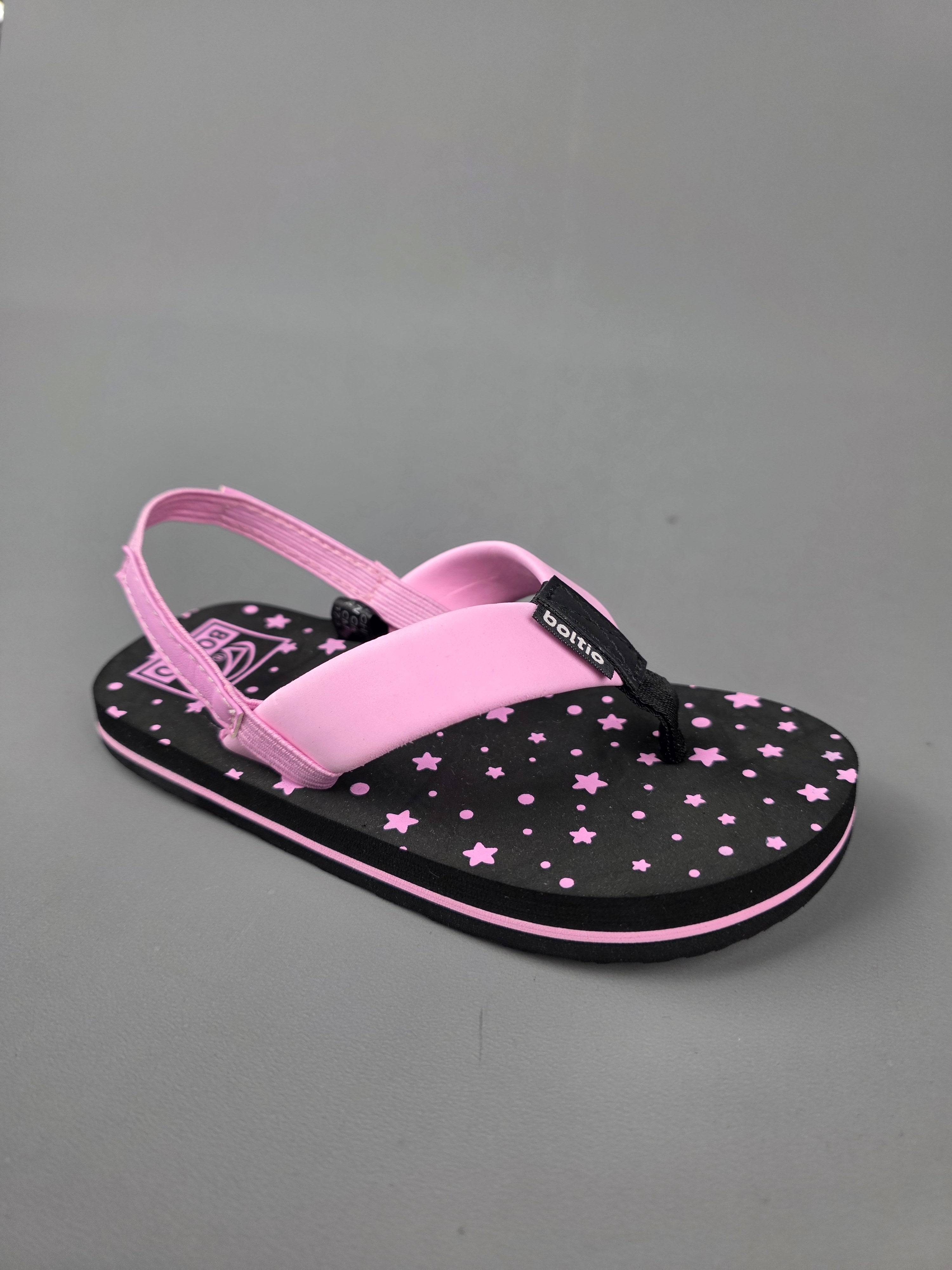 SANDALIA BOLTIO NEGRA CON ROSA PARA NIÑA