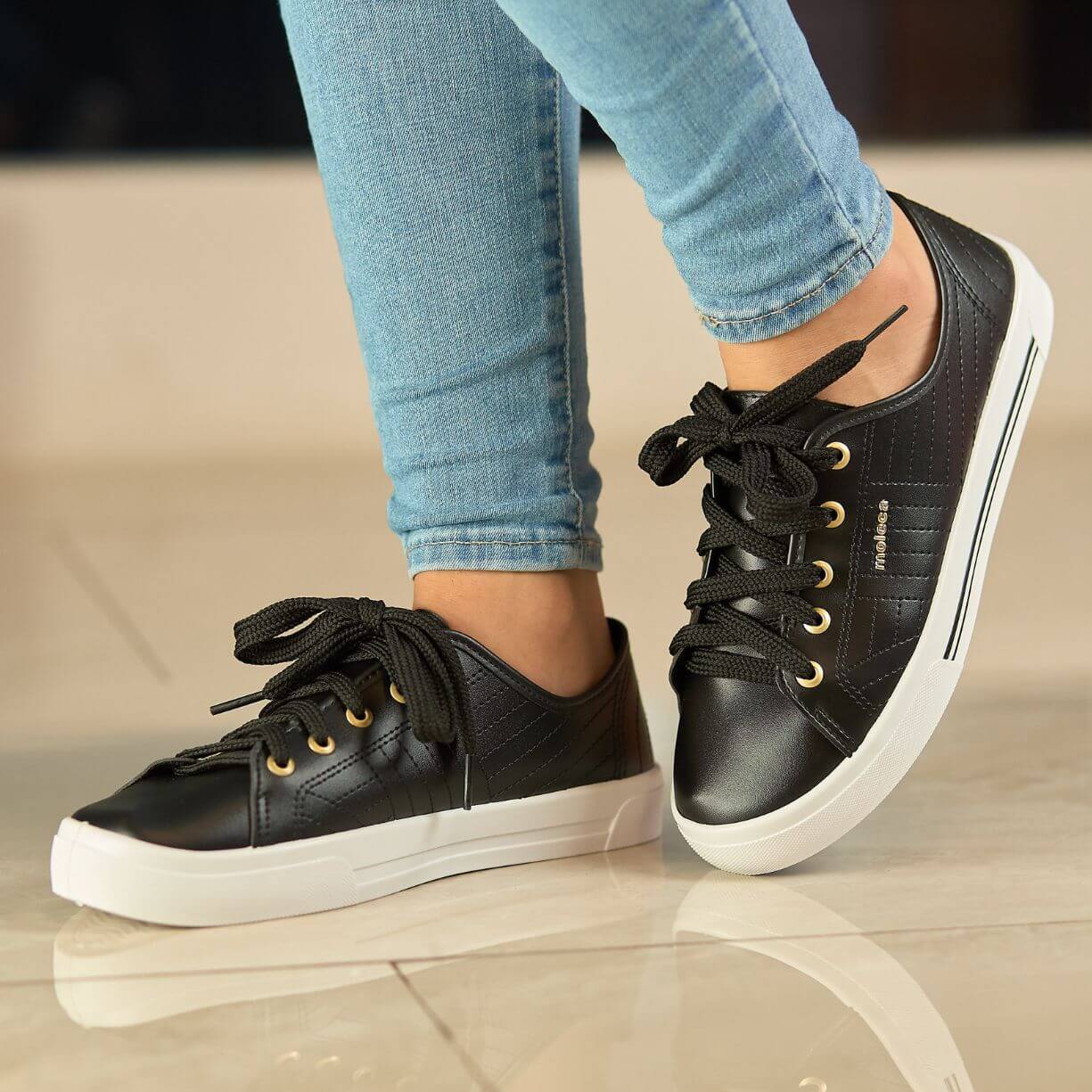 TENNIS MOLECA NEGRA PARA DAMA