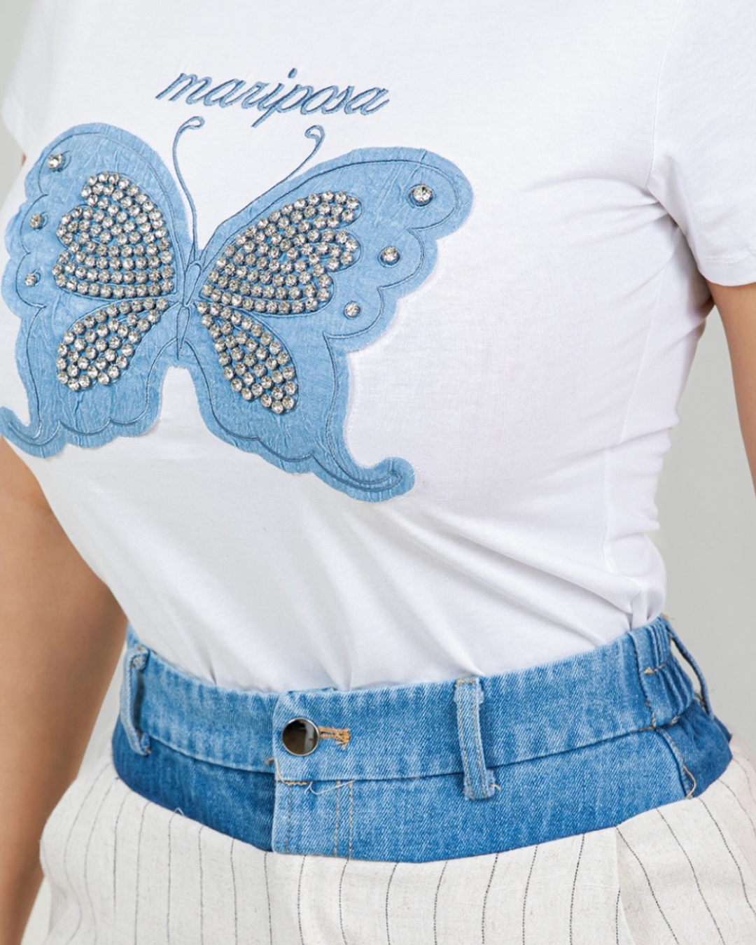 CAMISETA LA DIOSA BORDEADO MARIPOSA