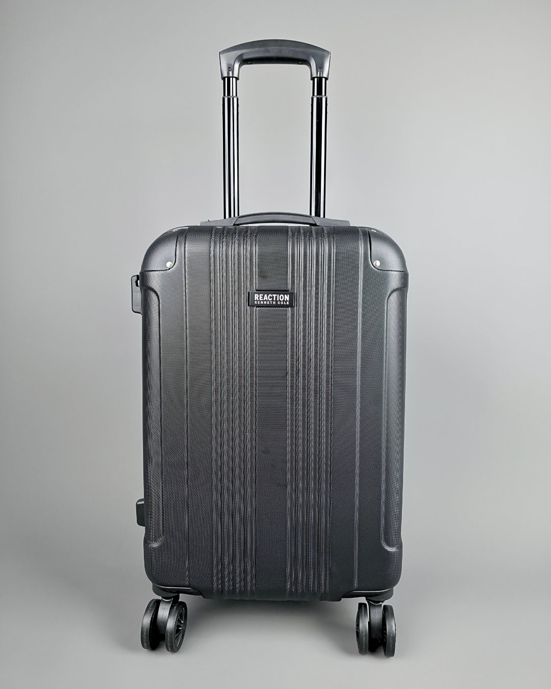 MALETA CARRY ON KENNETH COLE NEGRA
