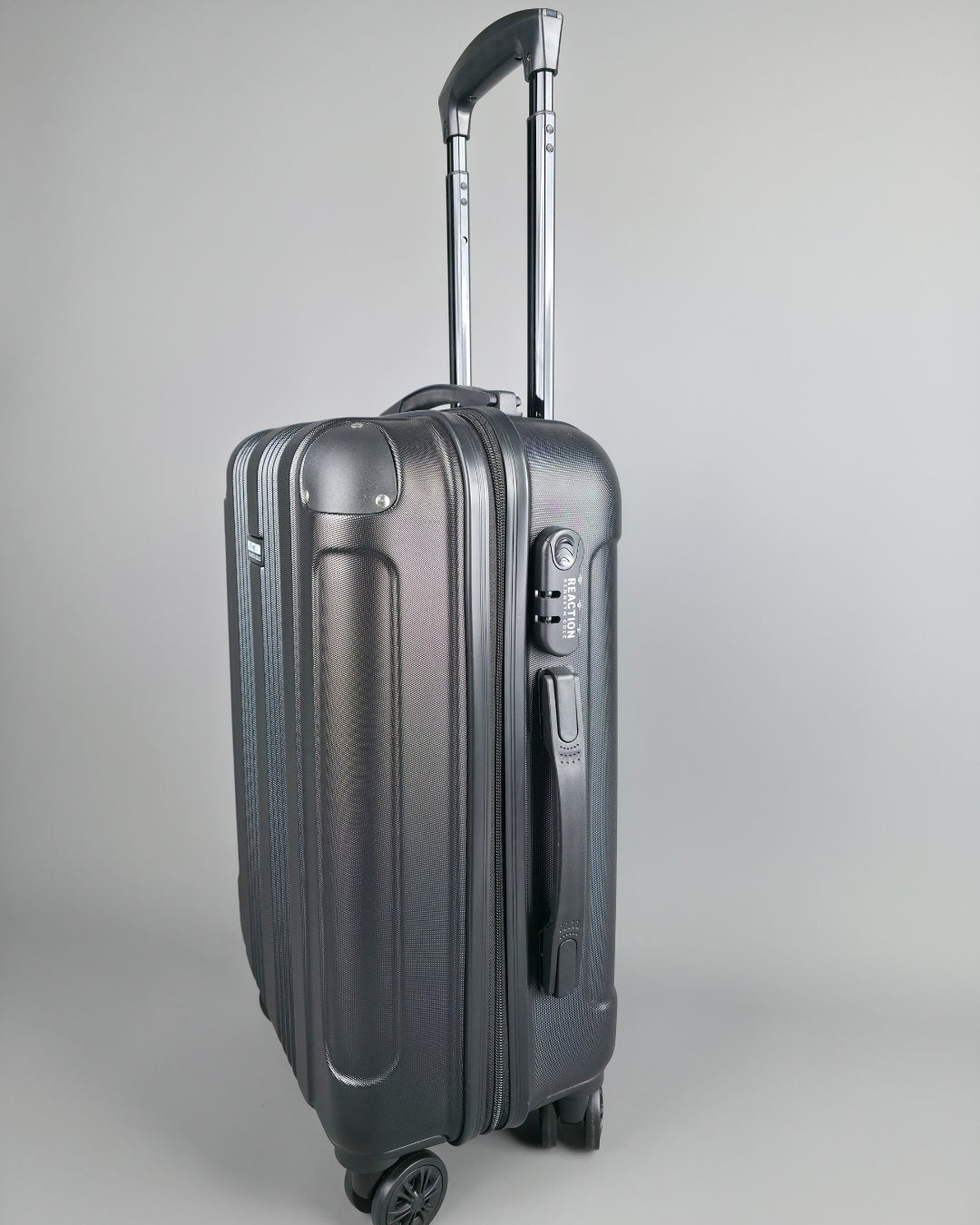 MALETA CARRY ON KENNETH COLE NEGRA