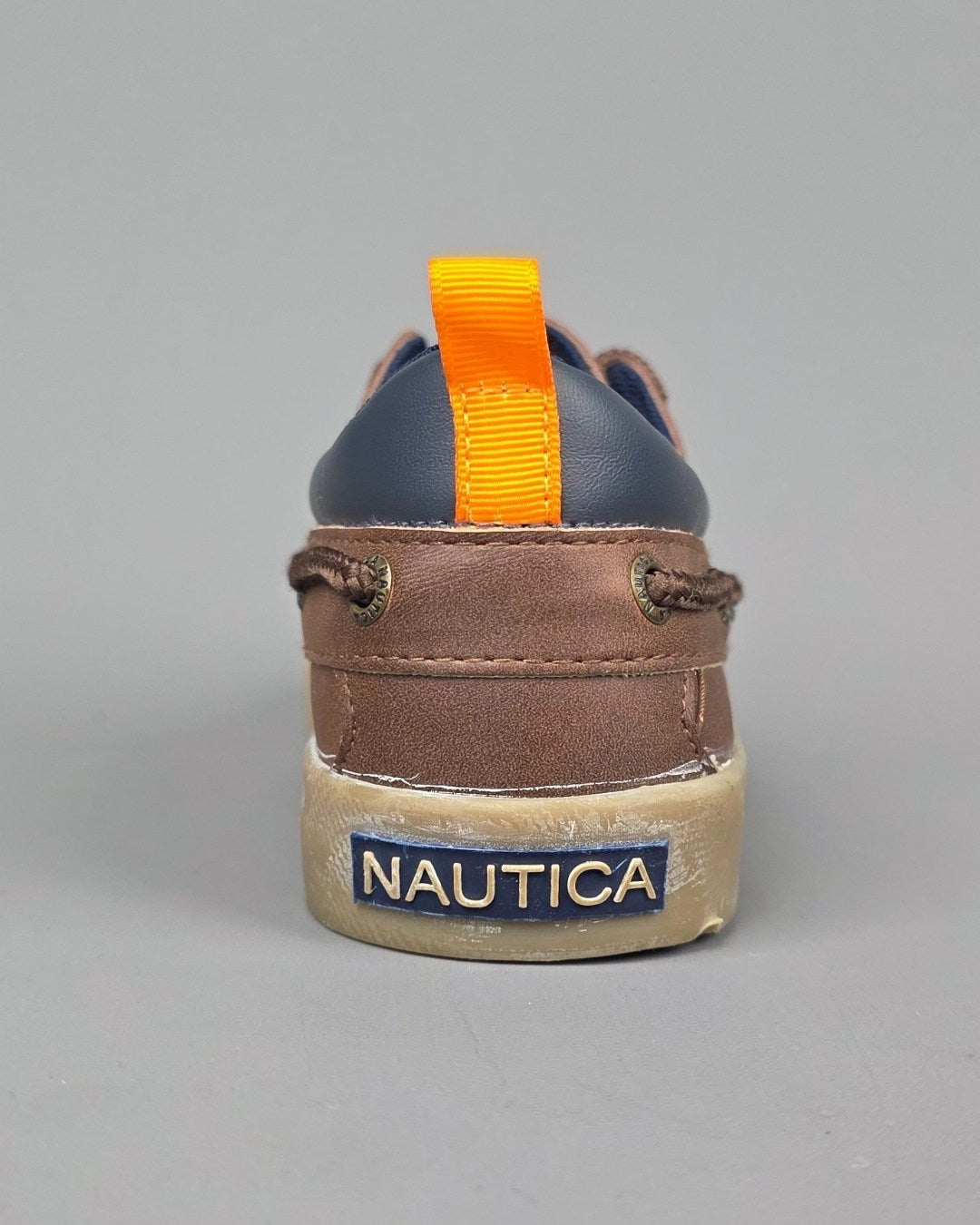 TENNIS NAUTICA CAFÉ OSCURO PARA NIÑO