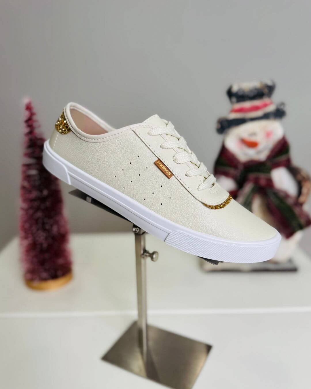 TENNIS MOLECA BEIGE PARA DAMA