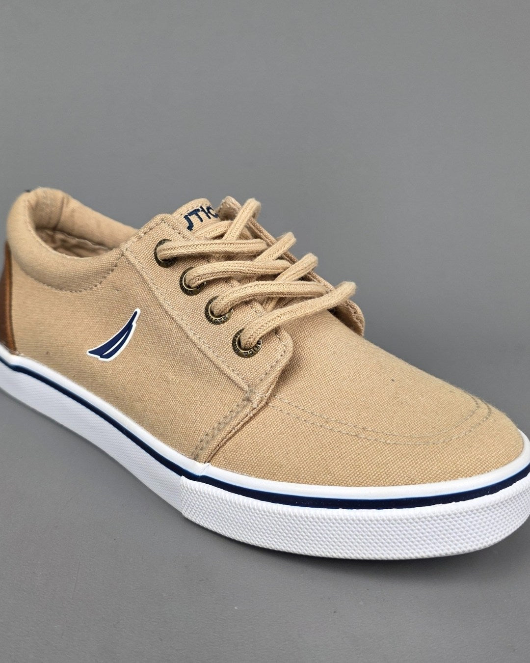TENNIS NAUTICA BEIGE PARA NIÑO