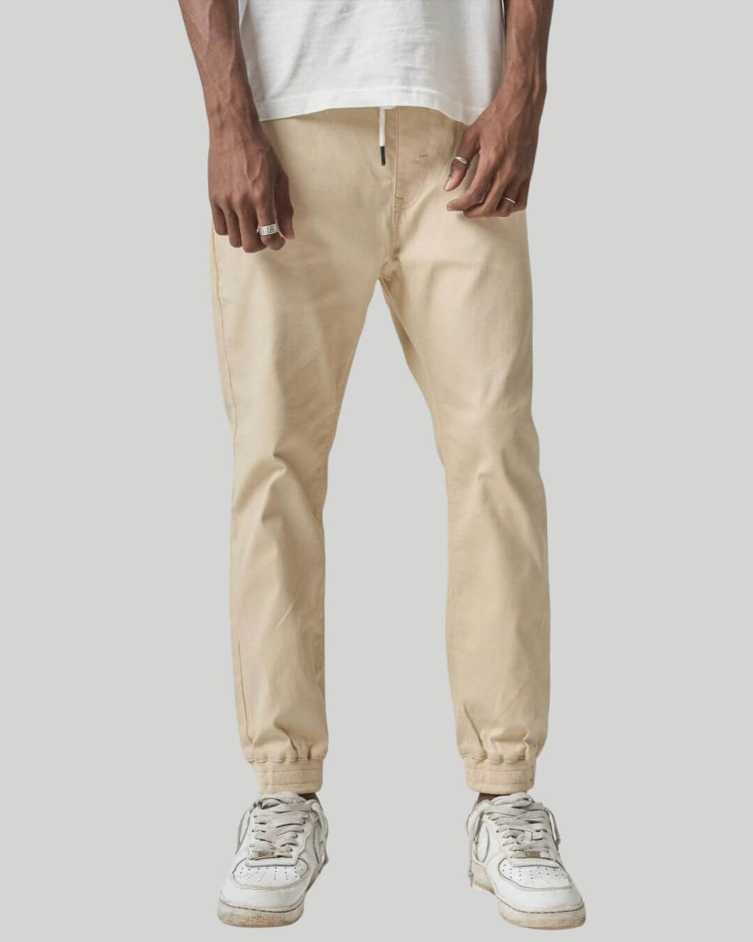 JOGGER BLACKOUT BEIGE PARA CABALLERO