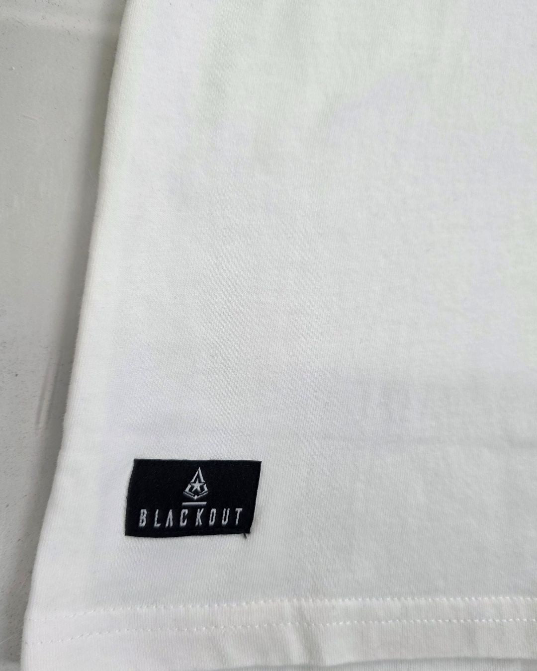 CAMISETA BLACKOUT OVERSIZE BLANCA