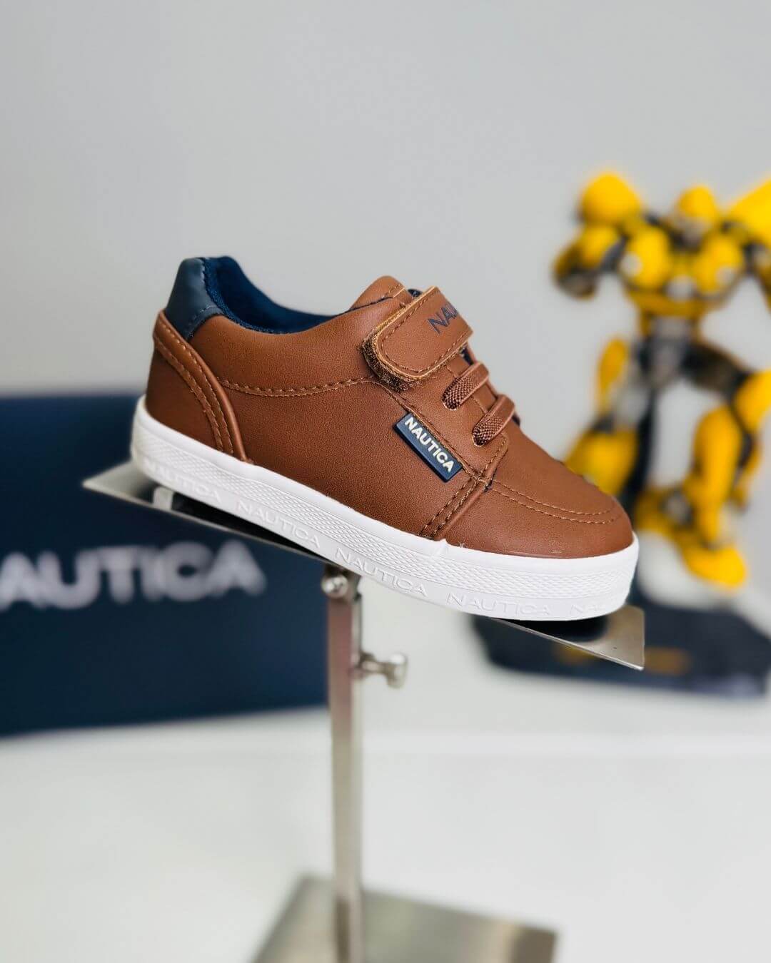 TENNIS NAUTICA CAFÉ OSCURO PARA NIÑO