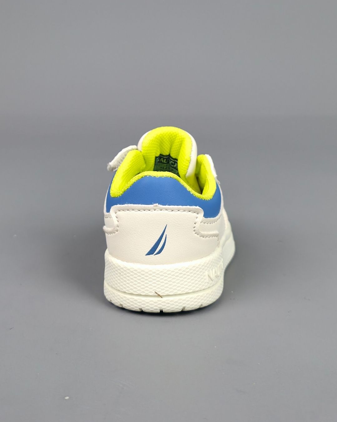 TENNIS NAUTICA DE NIÑO BEIGE