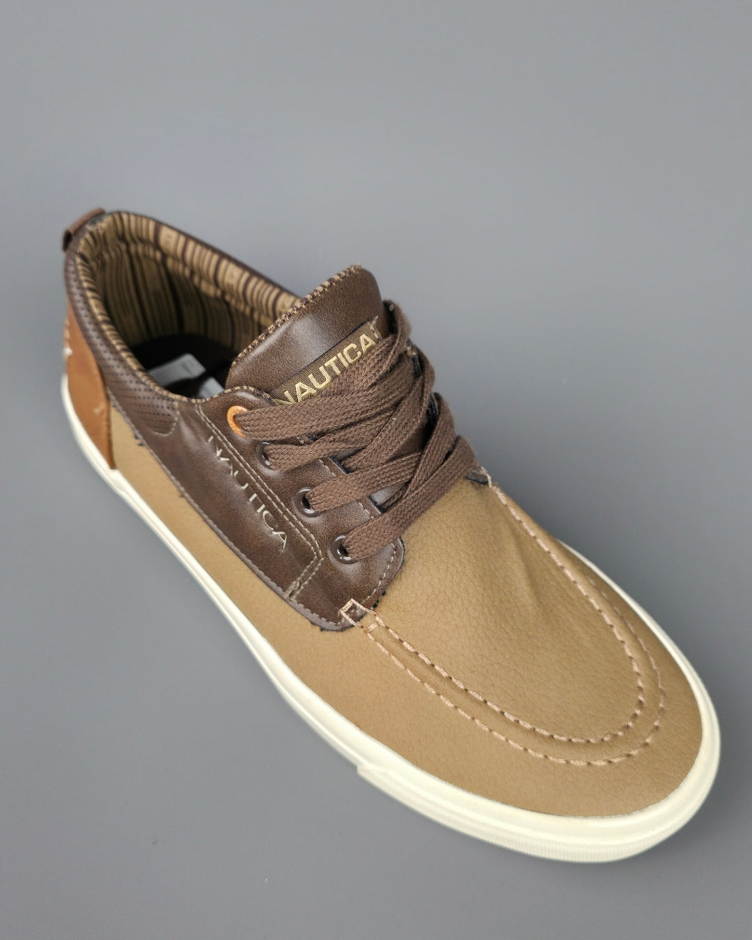 TENNIS NAUTICA BEIGE PARA CABALLERO