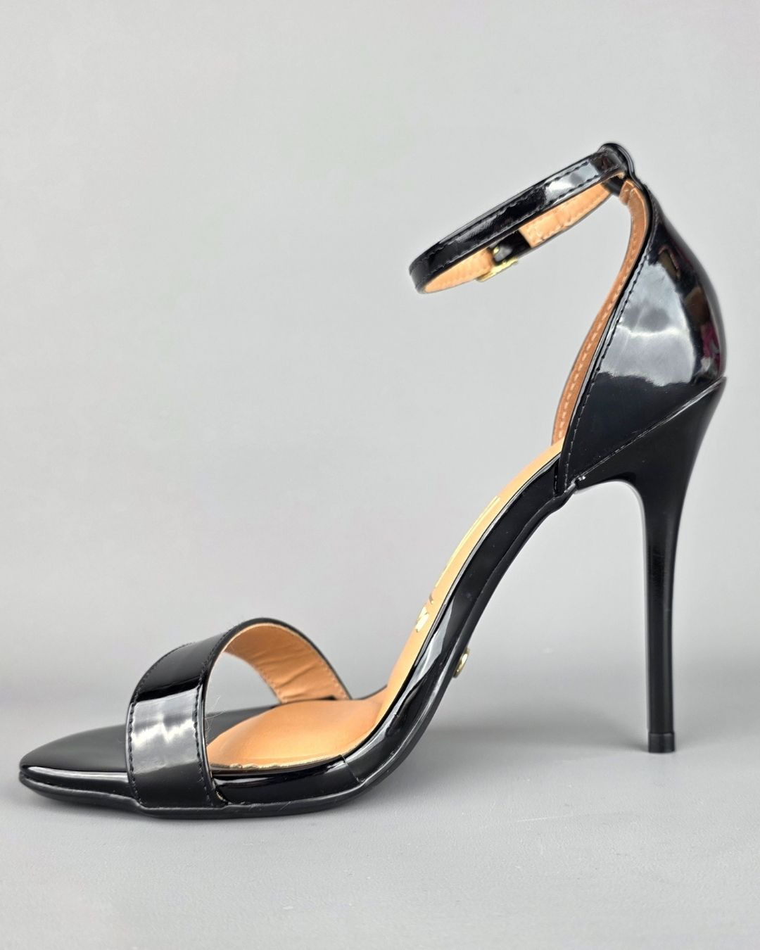 SANDALIA VIZZANO NEGRA PARA DAMA