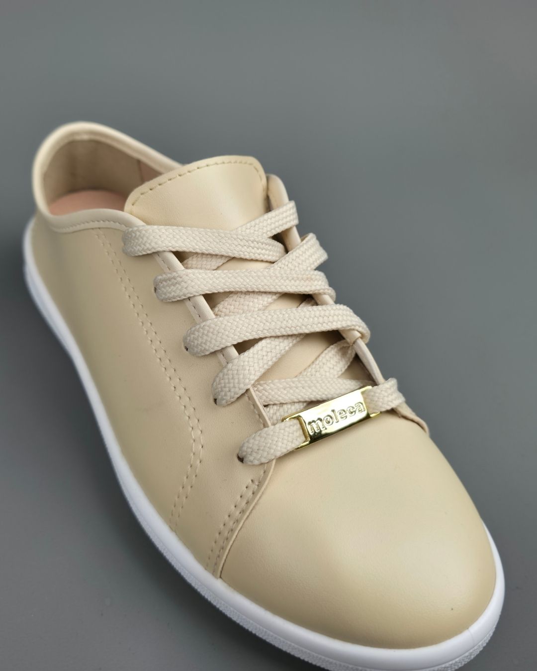 TENNIS MOLECA BEIGE PARA DAMA