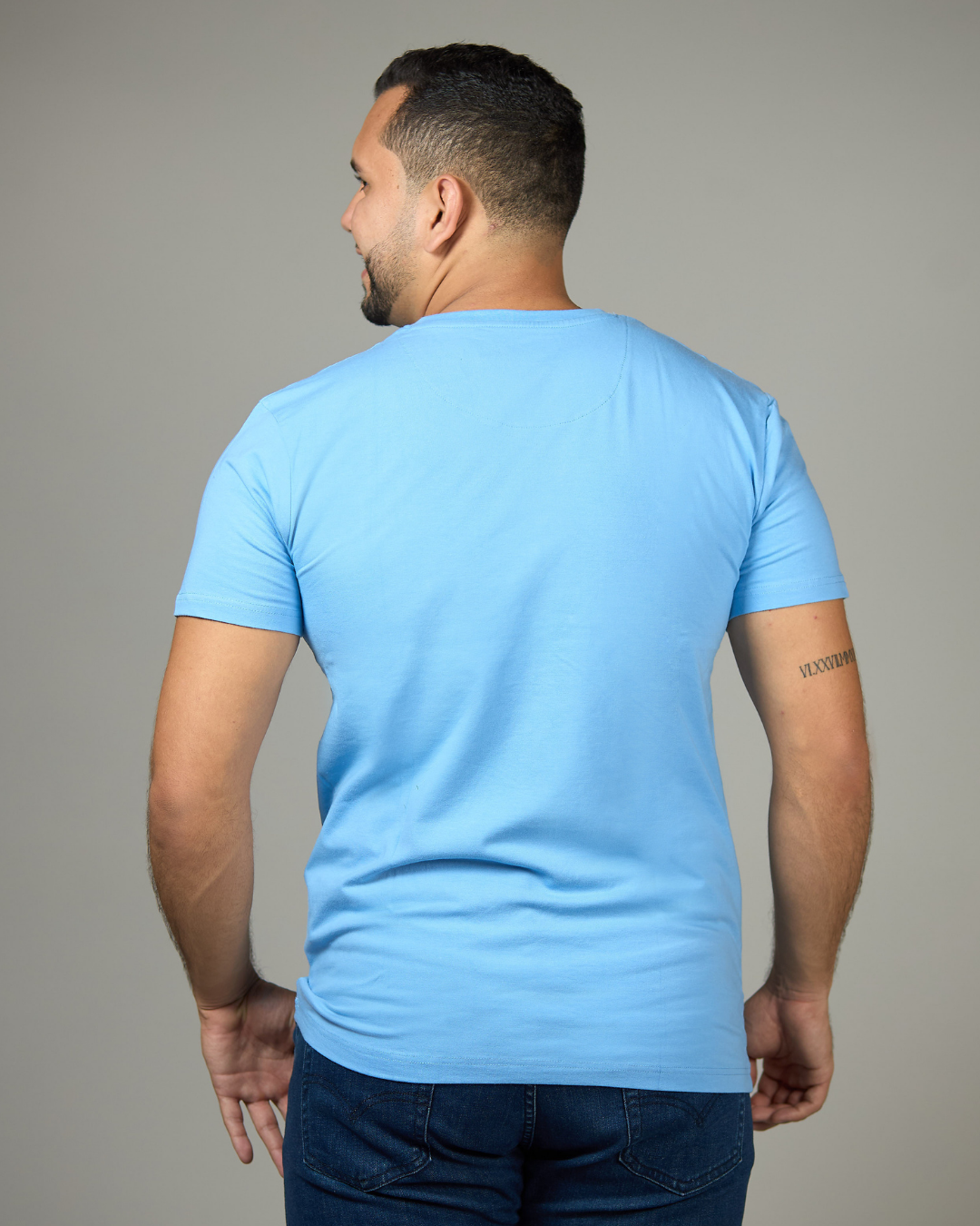 CAMISETA CAMBRIDGE POLO CELESTE CUELLO V