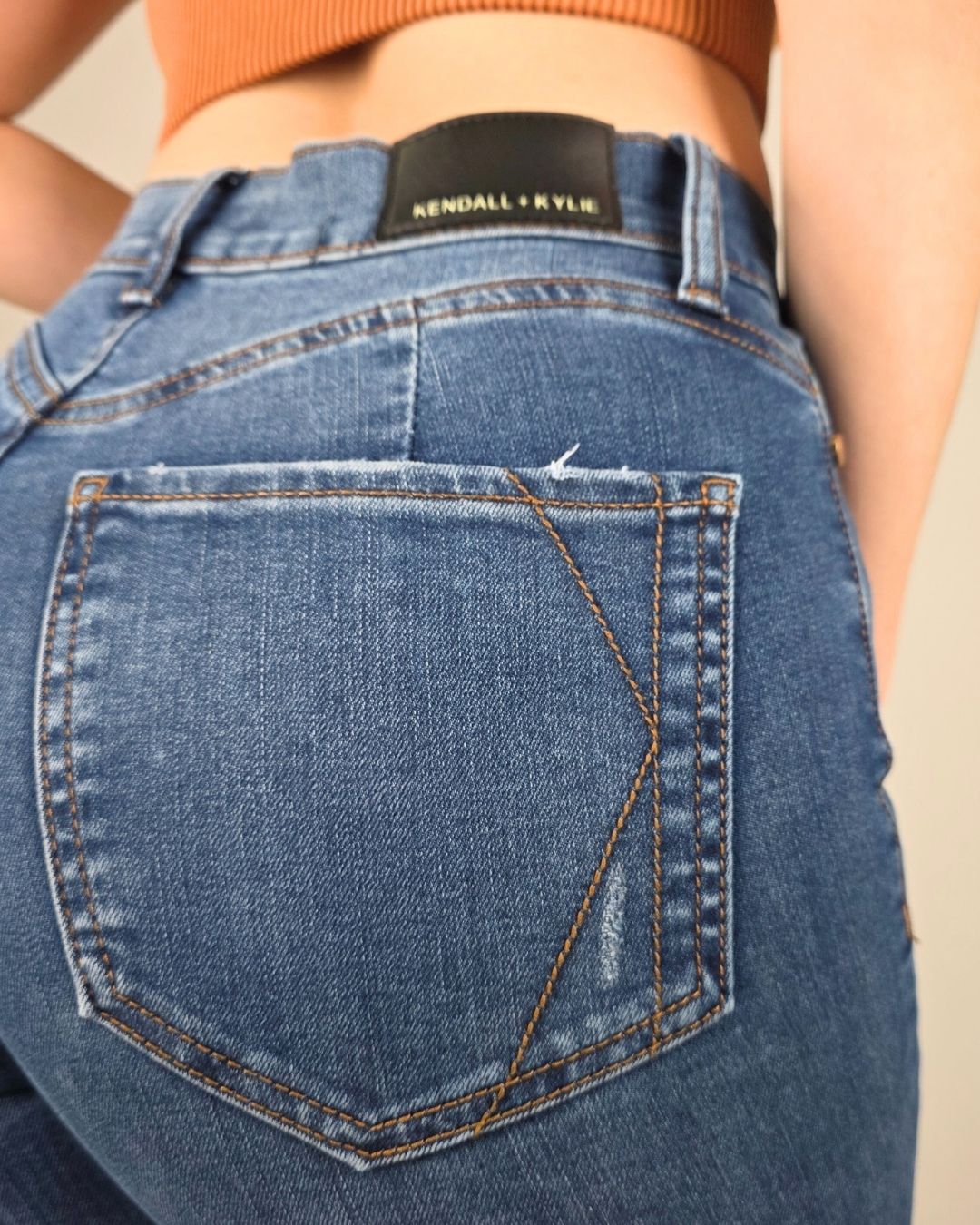JEANS KENDALL + KYLIE AZUL PARA DAMA