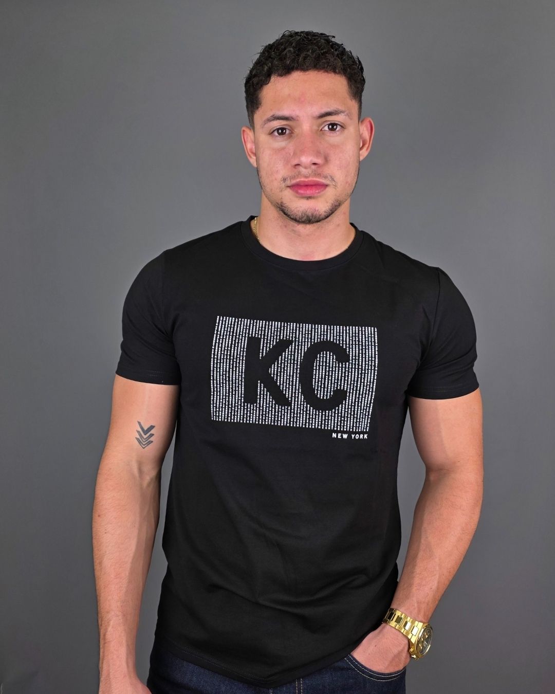 CAMISETA KENNETH COLE NEGRA PARA CABALLERO