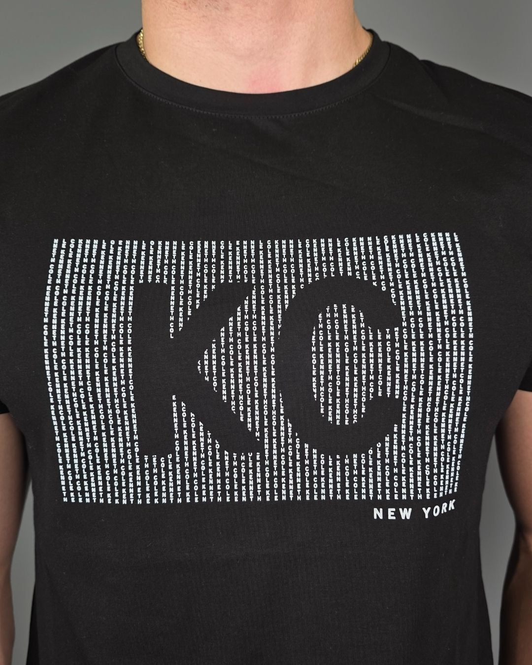 CAMISETA KENNETH COLE NEGRA PARA CABALLERO