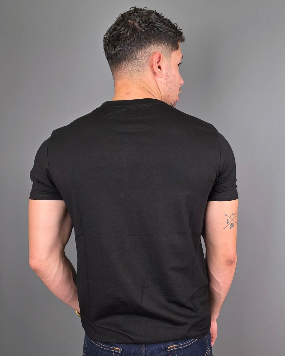 CAMISETA KENNETH COLE NEGRA PARA CABALLERO