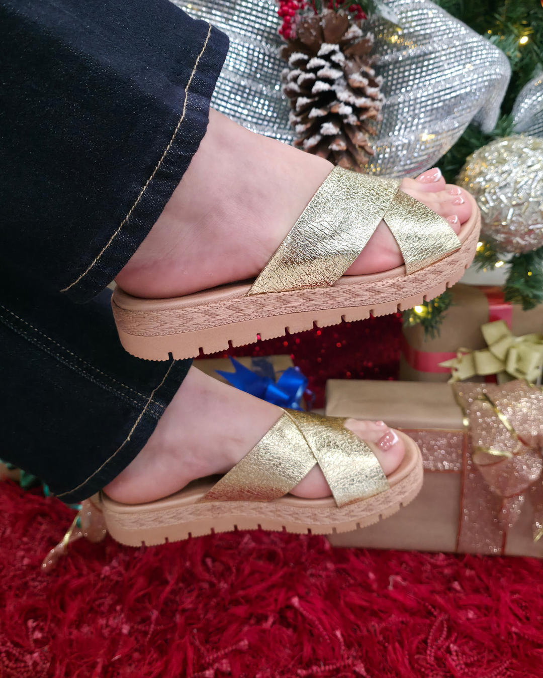 SANDALIA MOLECA DORADA PARA DAMA