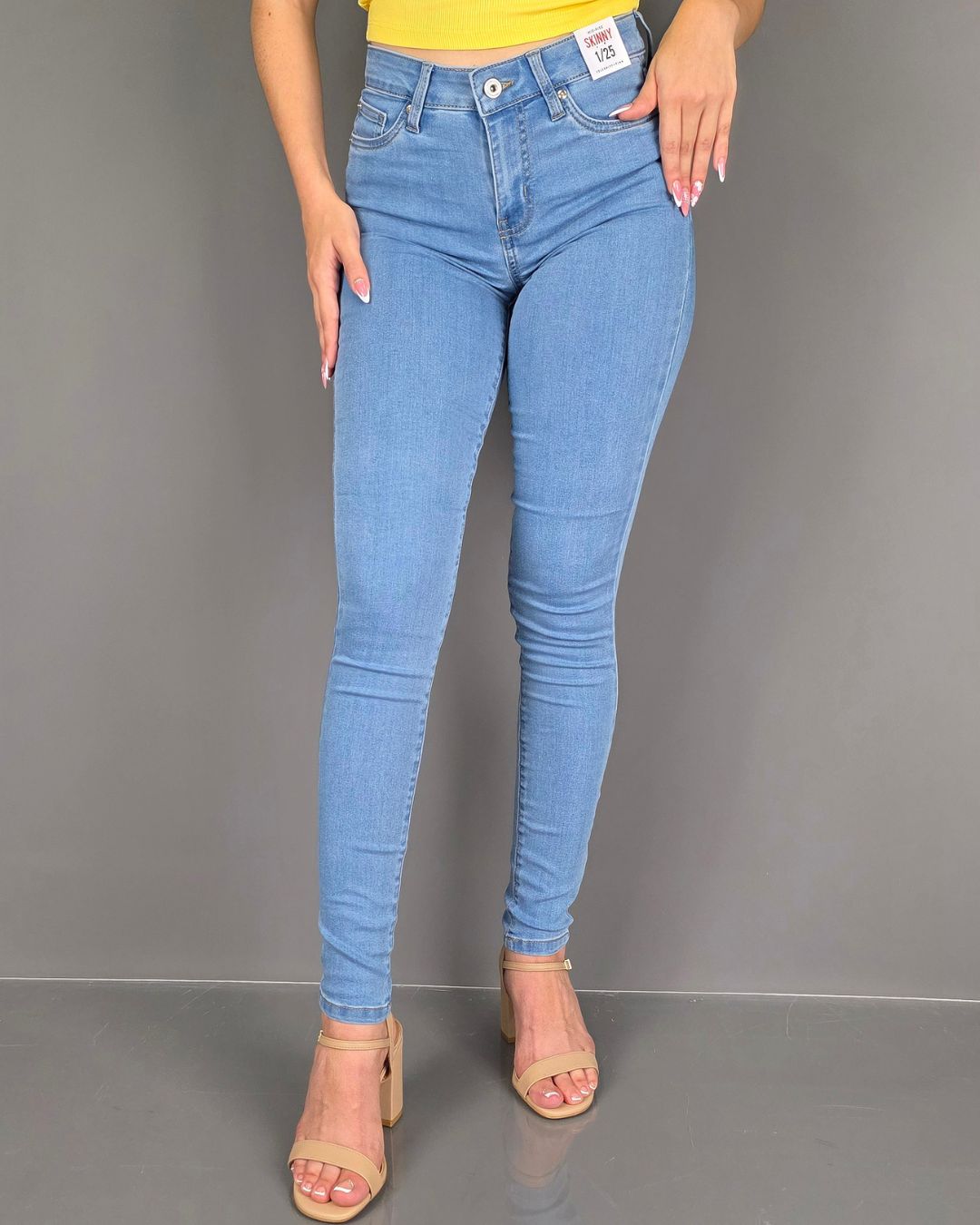 JEANS CELEBRITY PINK MID RISE SKINNY