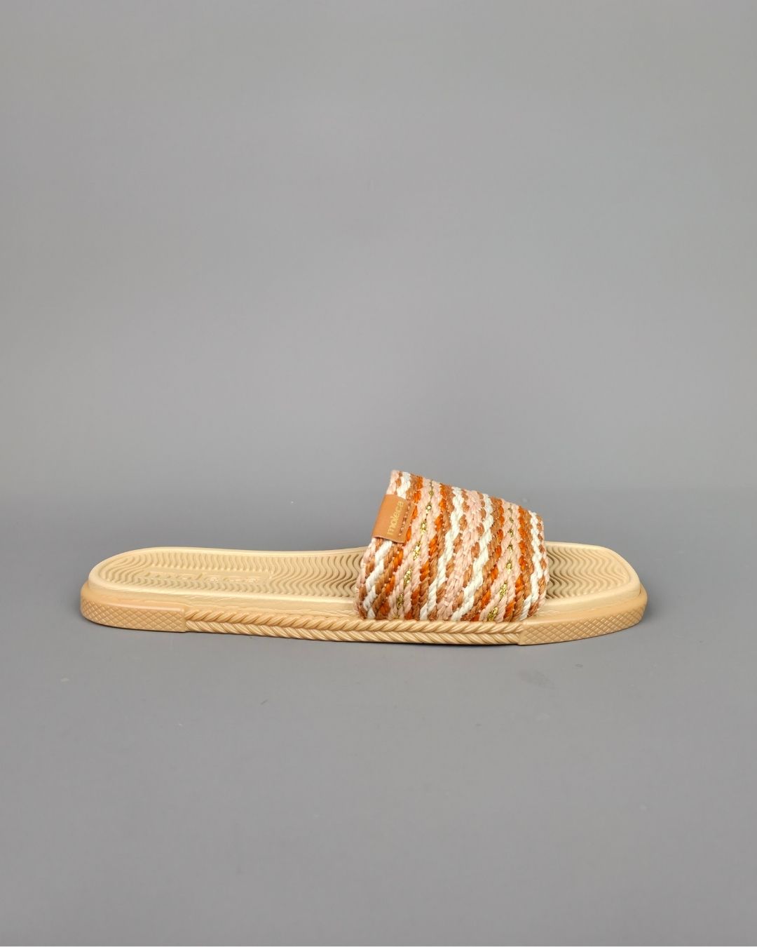 SANDALIA MOLECA FLAT CAMEL-NARANJA-BLANCO-DORADO PARA DAMA