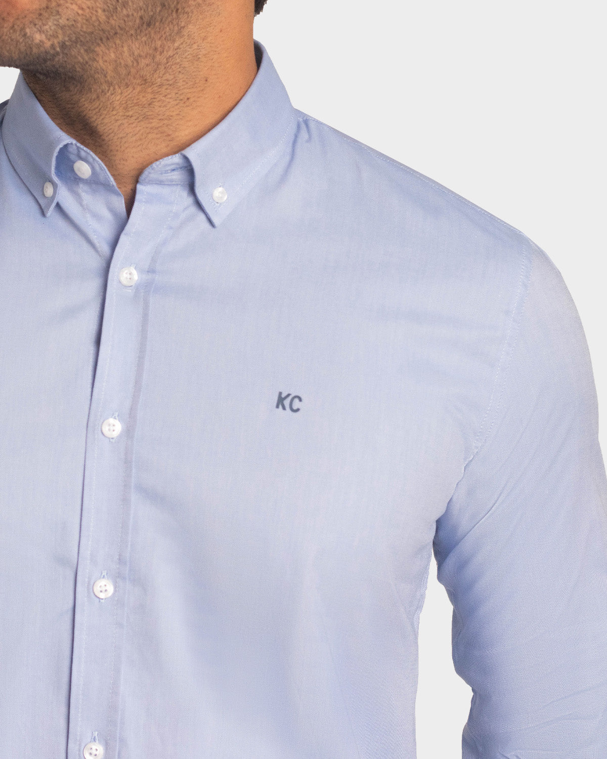 CAMISA CELESTE KENNETH COLE DE CABALLERO