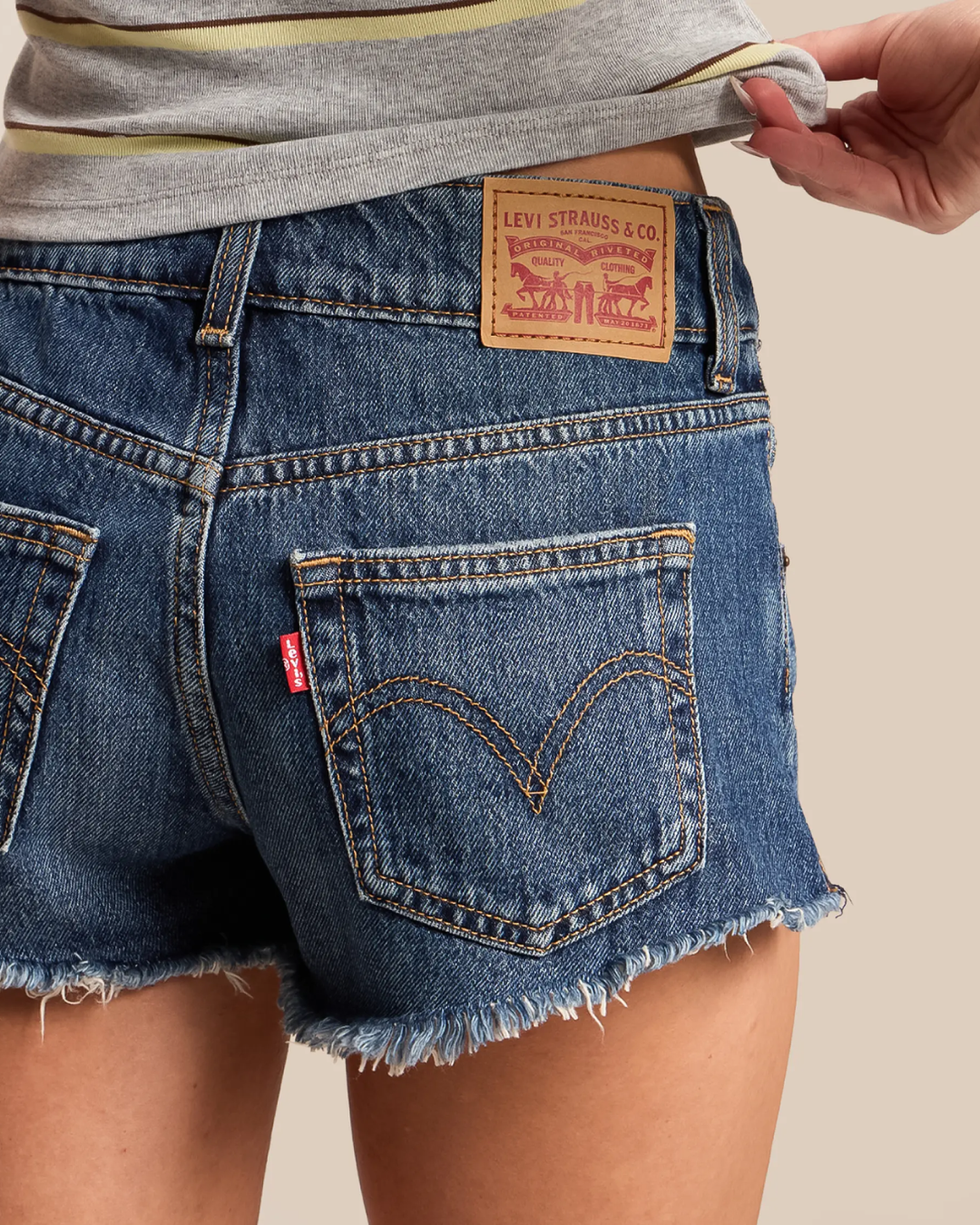 LEVIS SUPERLOW LOOSE SHORT