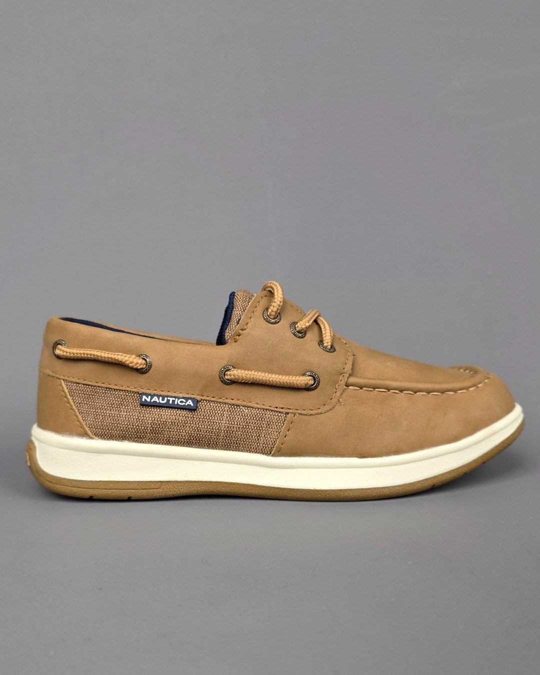 ZAPATO NAUTICA CAFÉ CLARO PARA NIÑO