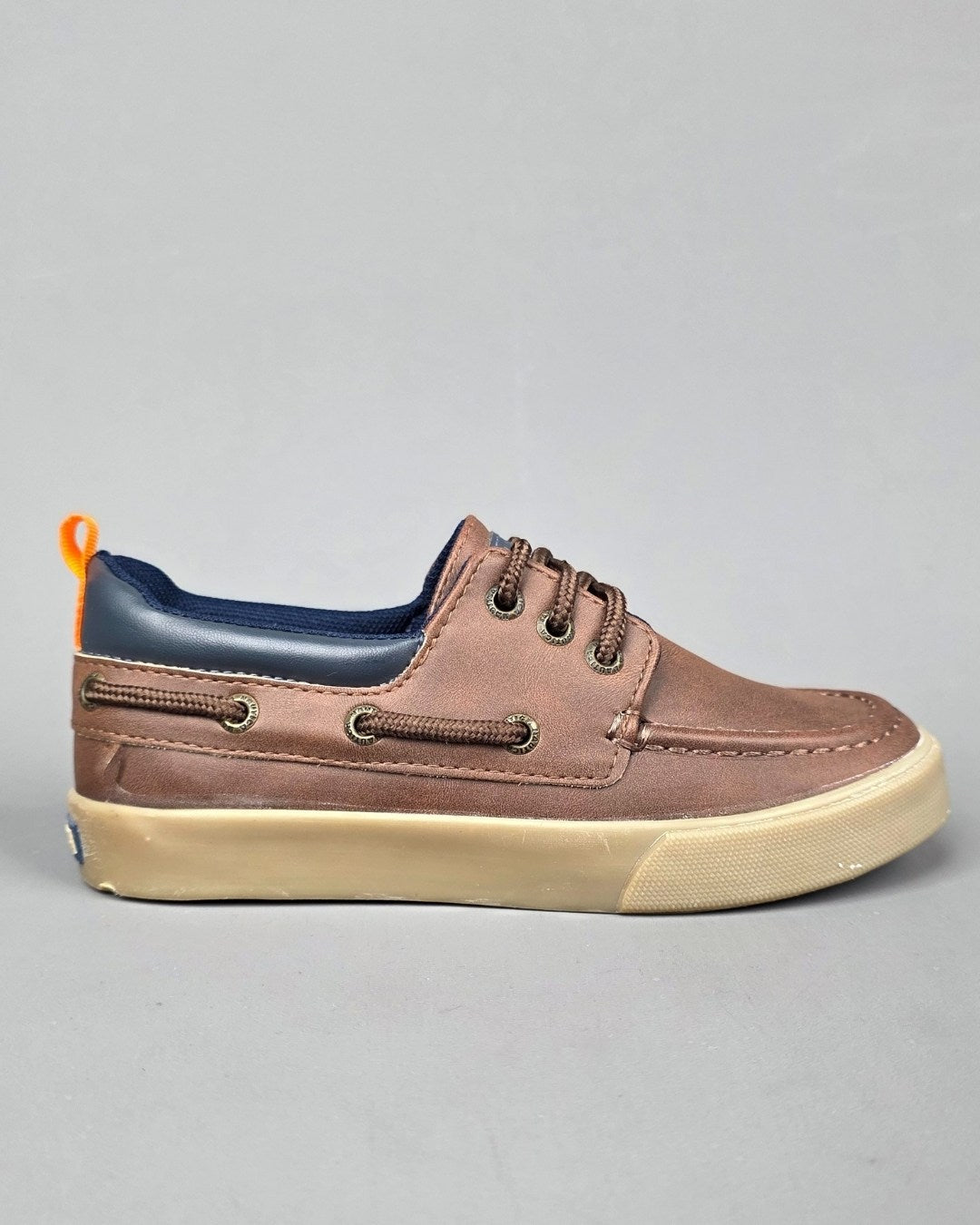 TENNIS NAUTICA CAFÉ OSCURO PARA NIÑO