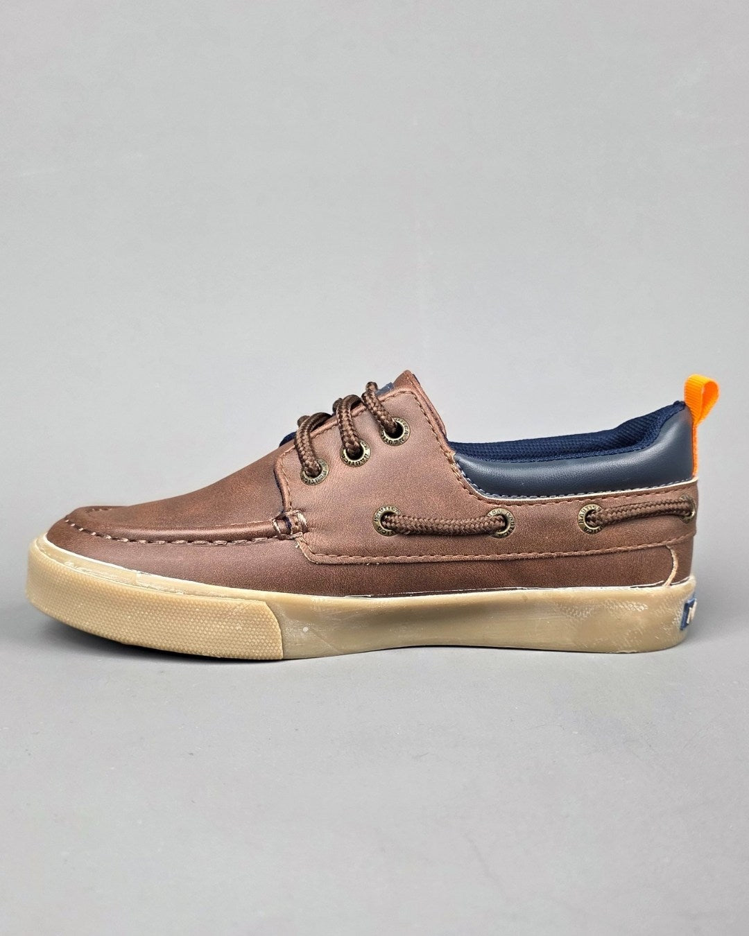 TENNIS NAUTICA CAFÉ OSCURO PARA NIÑO