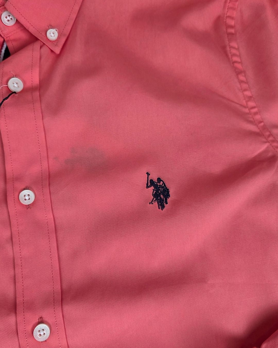 CAMISA U.S. POLO ASSN DE CABALLERO CORAL