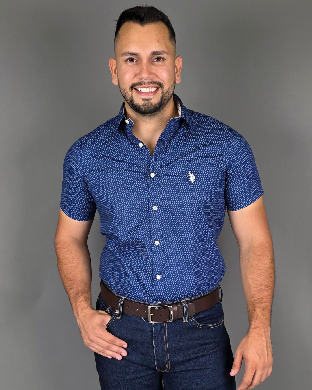 CAMISA U.S. POLO ASSN DE CABALLERO AZUL ESTAMPADA