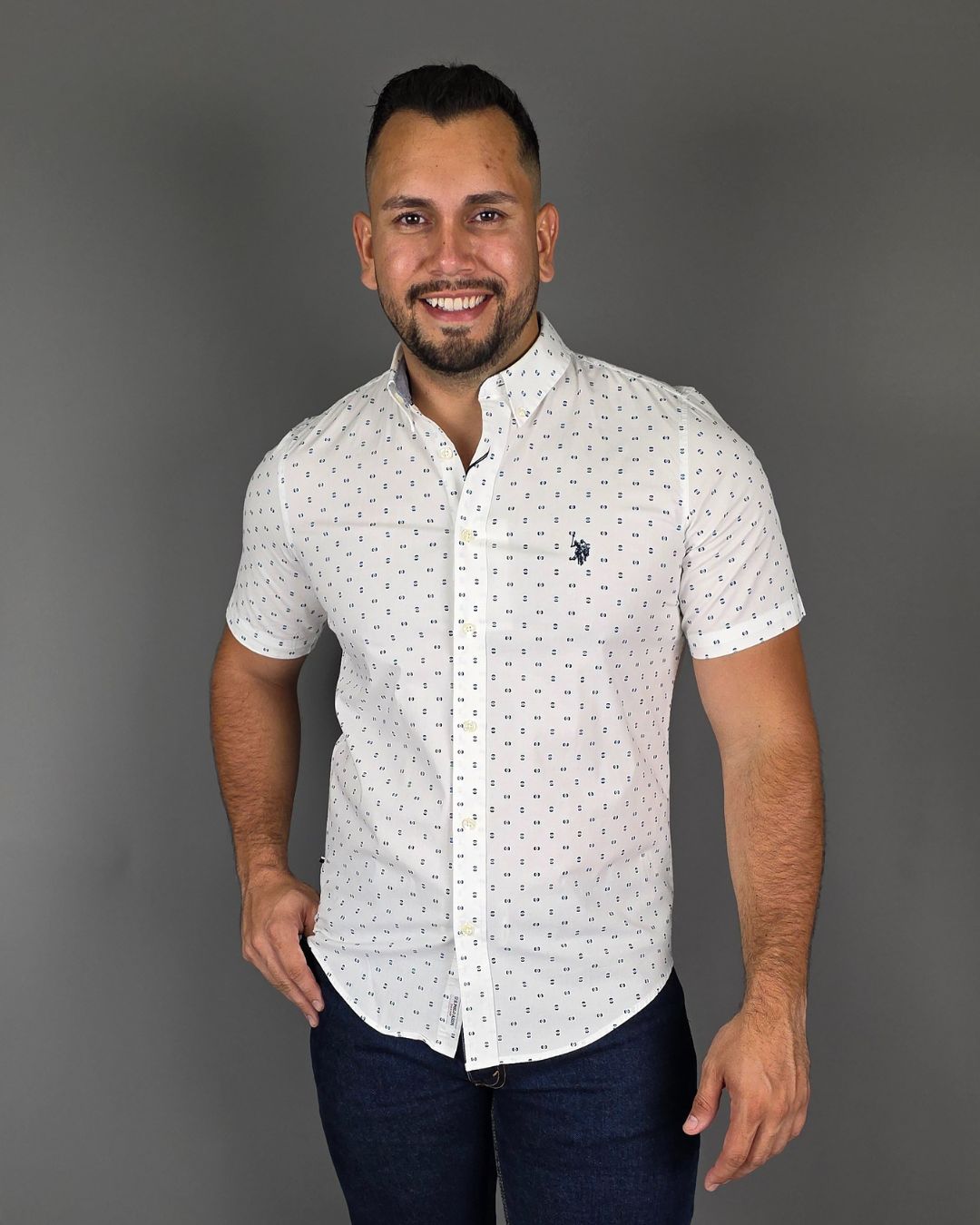 CAMISA U.S. POLO ASSN DE CABALLERO BLANCA ESTAMPADA