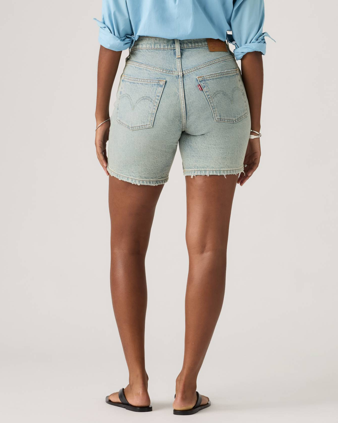 SHORT LEVIS MID-THIGH