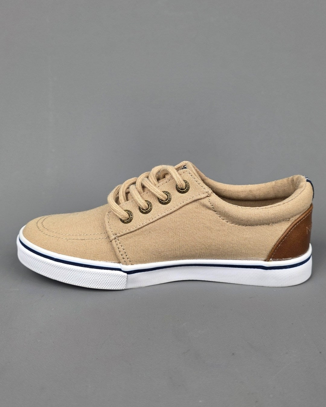 TENNIS NAUTICA BEIGE PARA NIÑO
