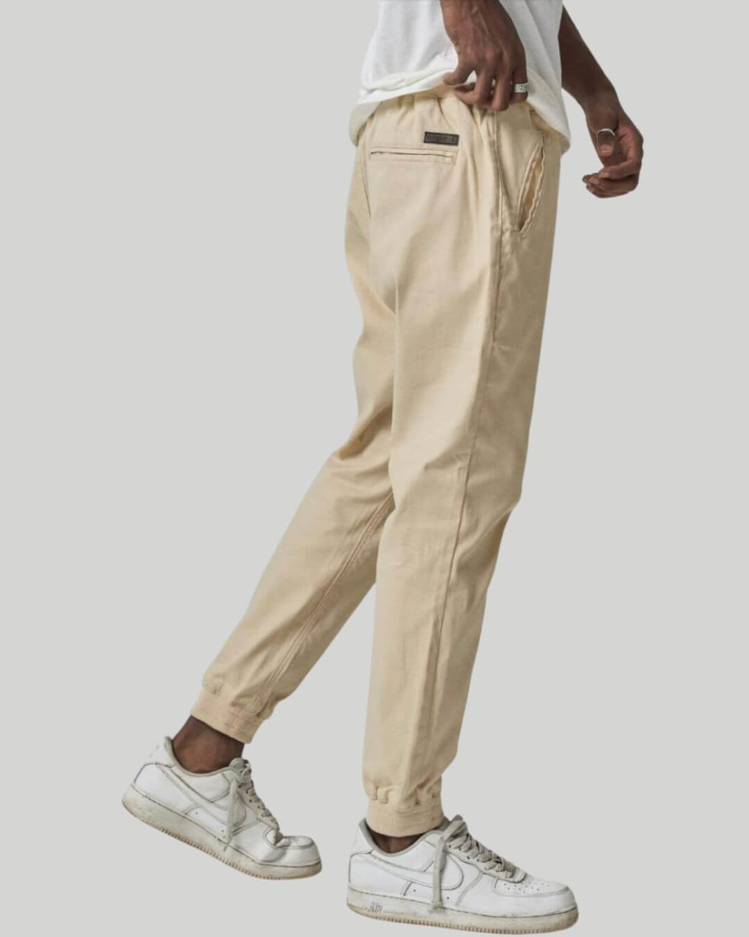 JOGGER BLACKOUT BEIGE PARA CABALLERO
