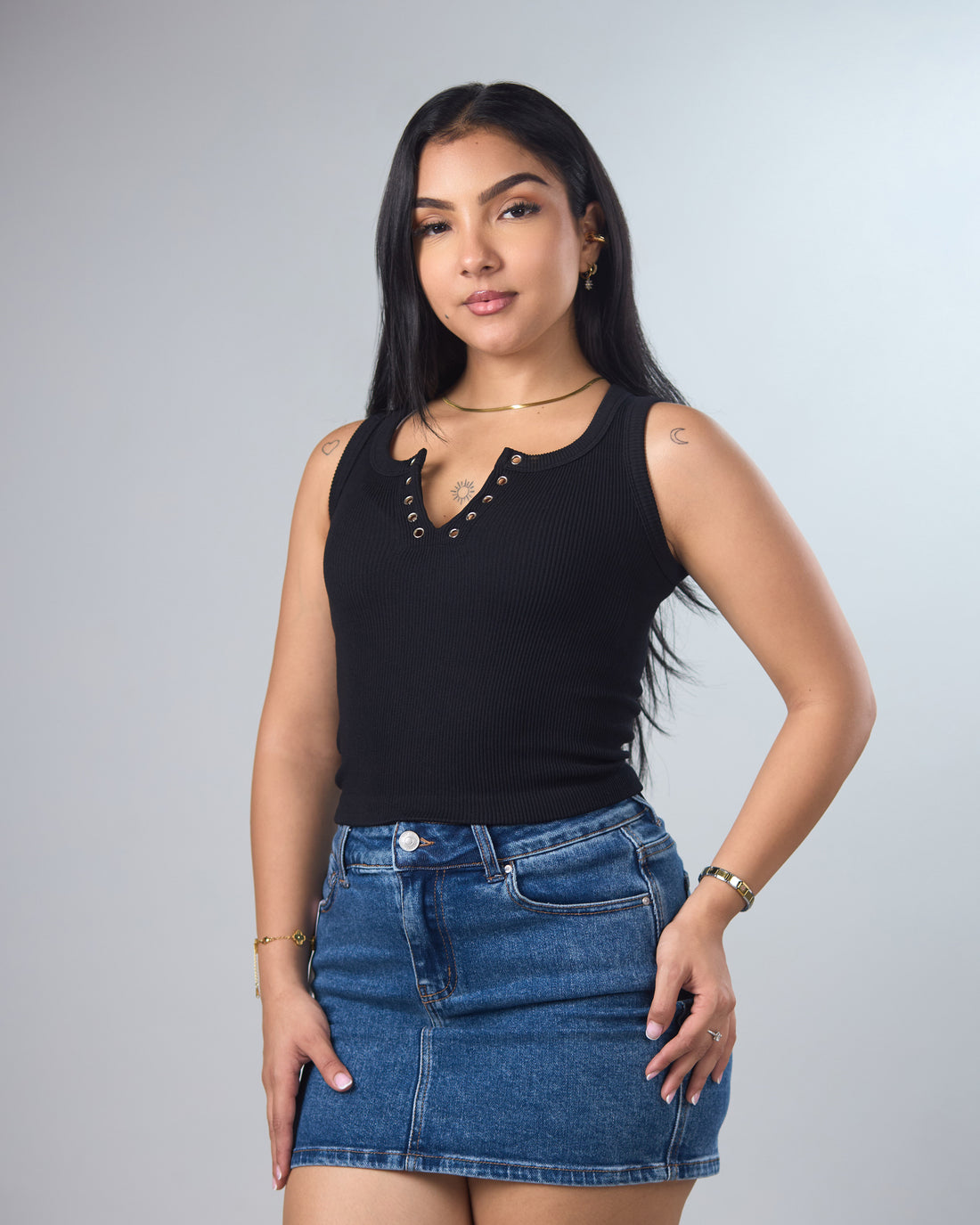 TOP DYNAMIC CUELLO REDONDO CON APERTURA