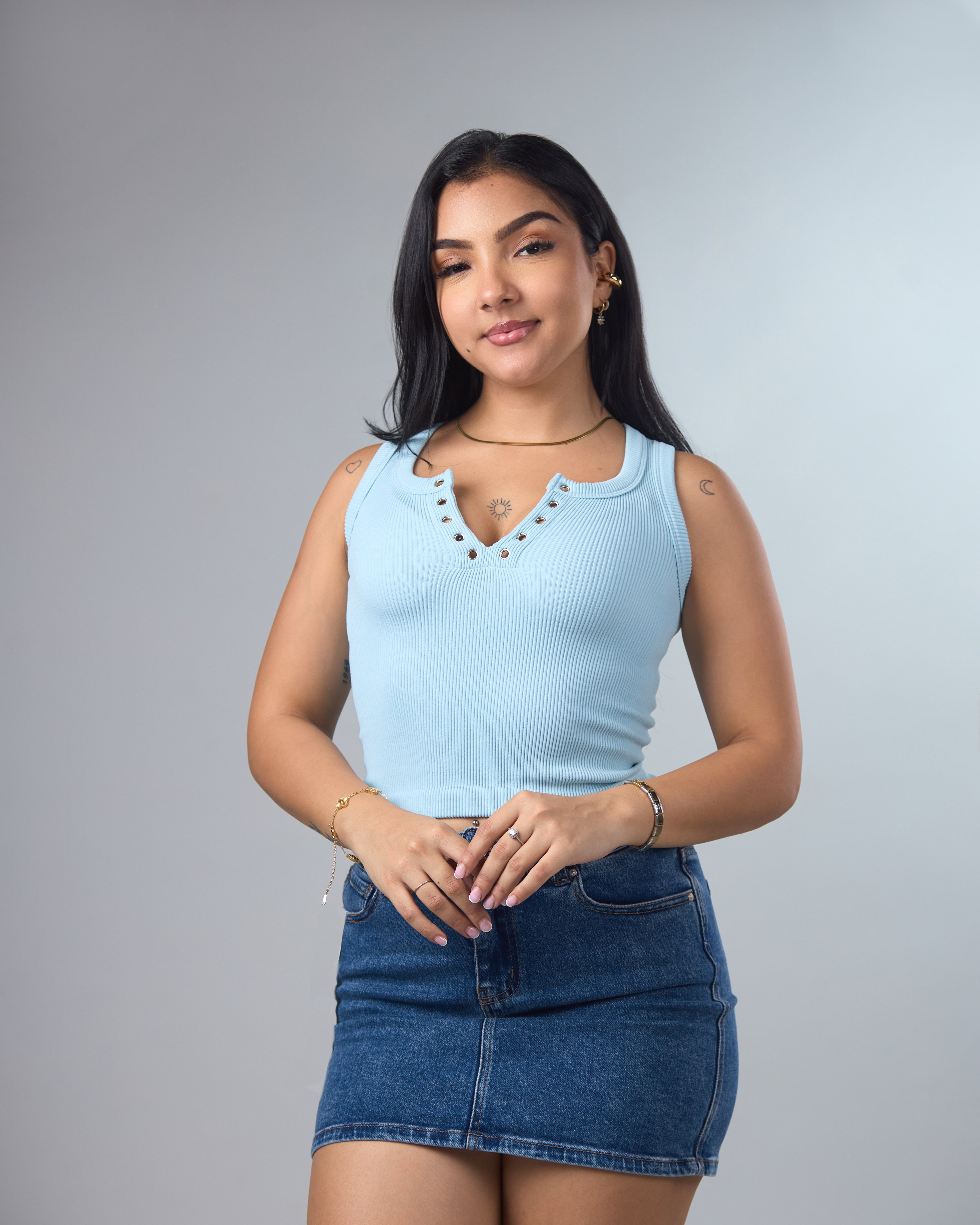 TOP DYNAMIC CUELLO REDONDO CON APERTURA