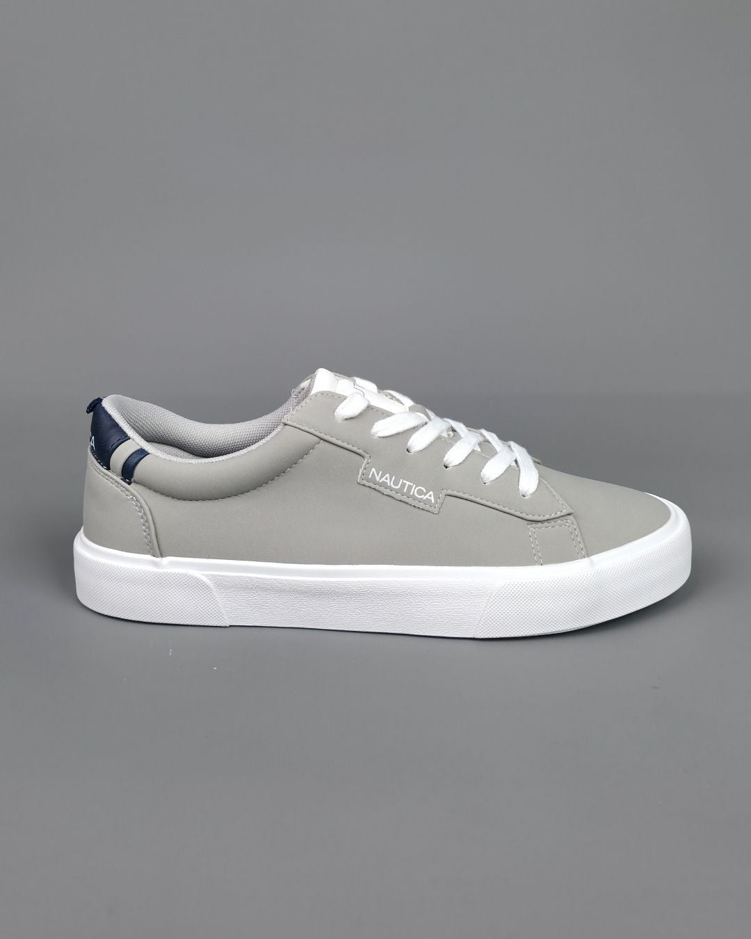 TENNIS NAUTICA DE HOMBRE GRIS