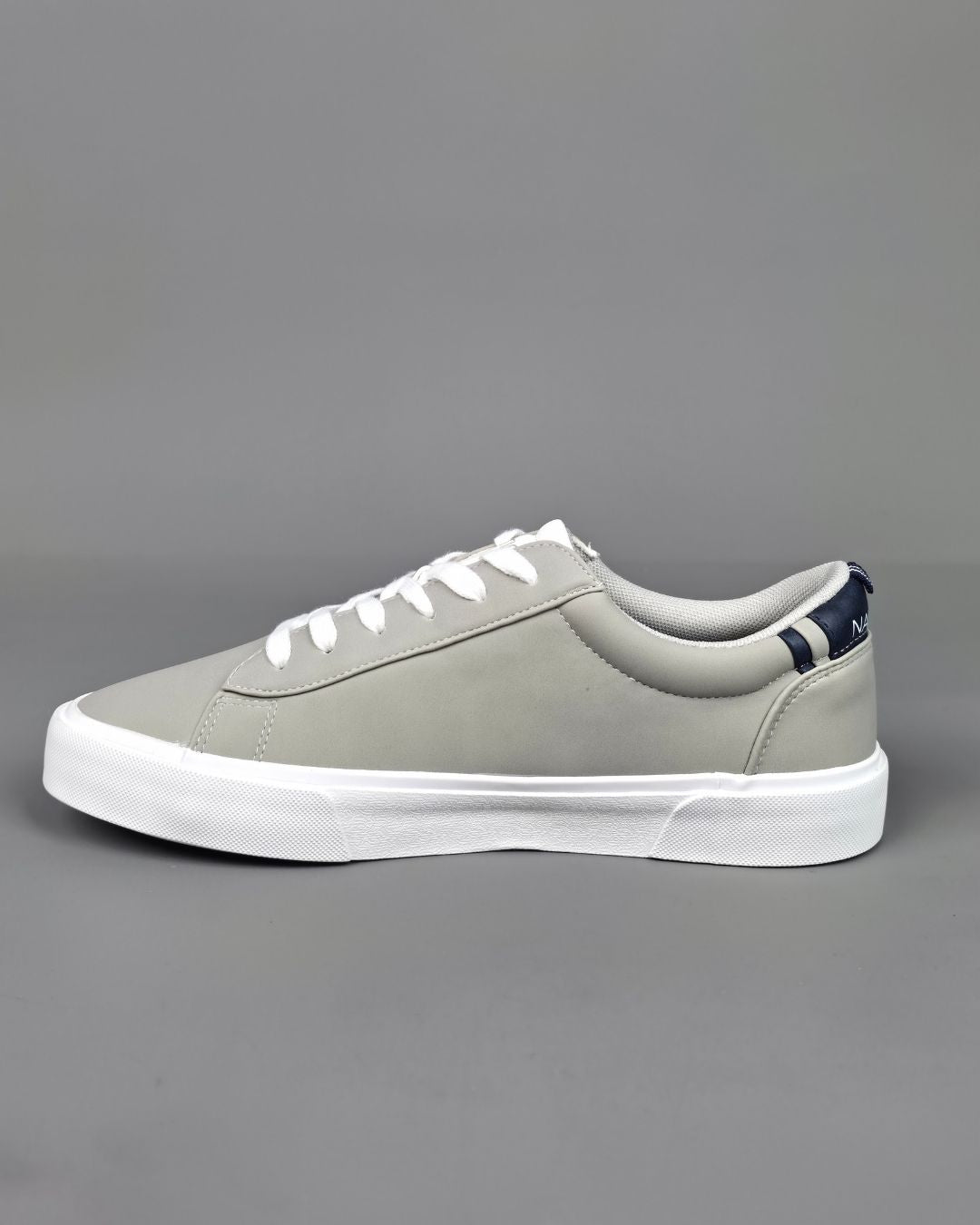 TENNIS NAUTICA DE HOMBRE GRIS