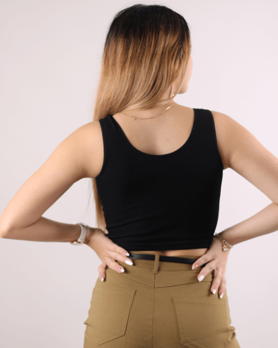 TOP ACTIVE BASIC NEGRA PARA DAMA