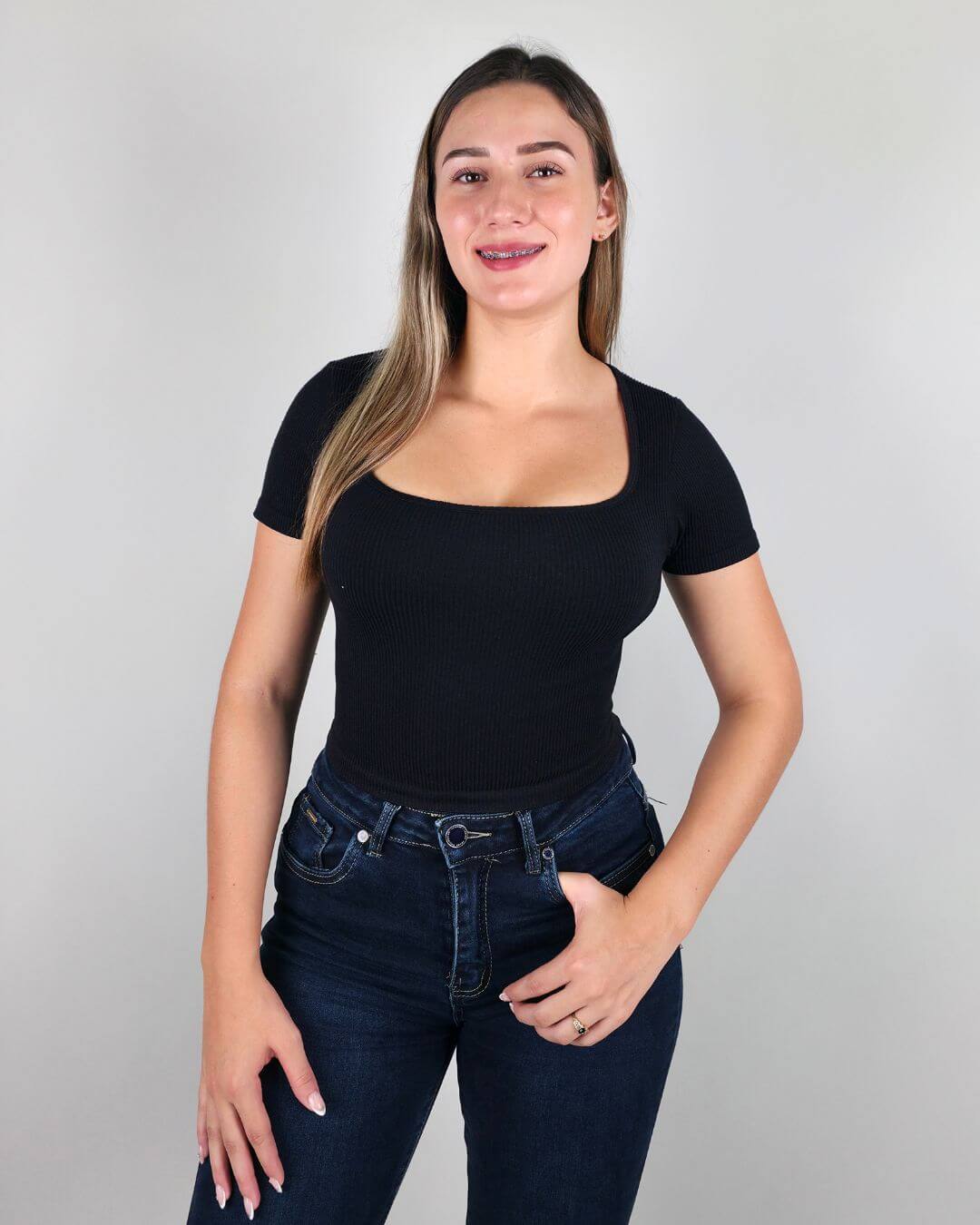 TOP ACTIVE BASIC NEGRO PARA DAMA