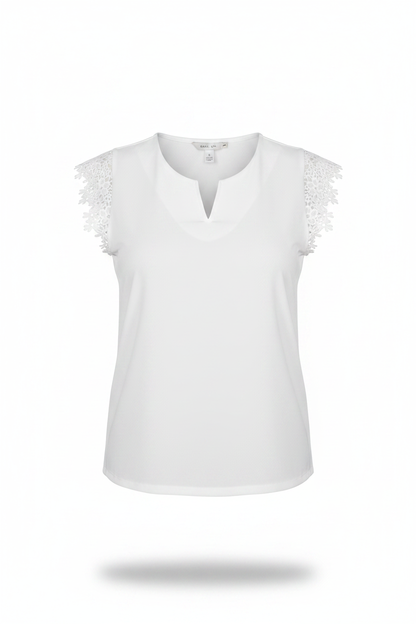 Blusa blanca encaje floral ghost mannequin