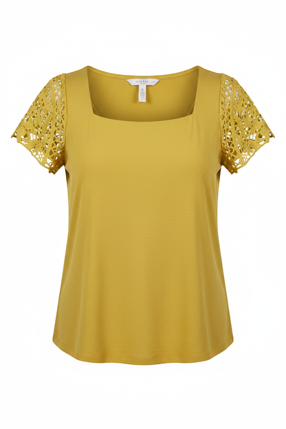 Blusa mostaza mangas crochet ghost mannequin