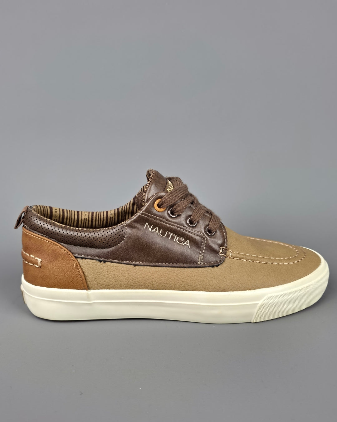 TENNIS NAUTICA BEIGE PARA CABALLERO