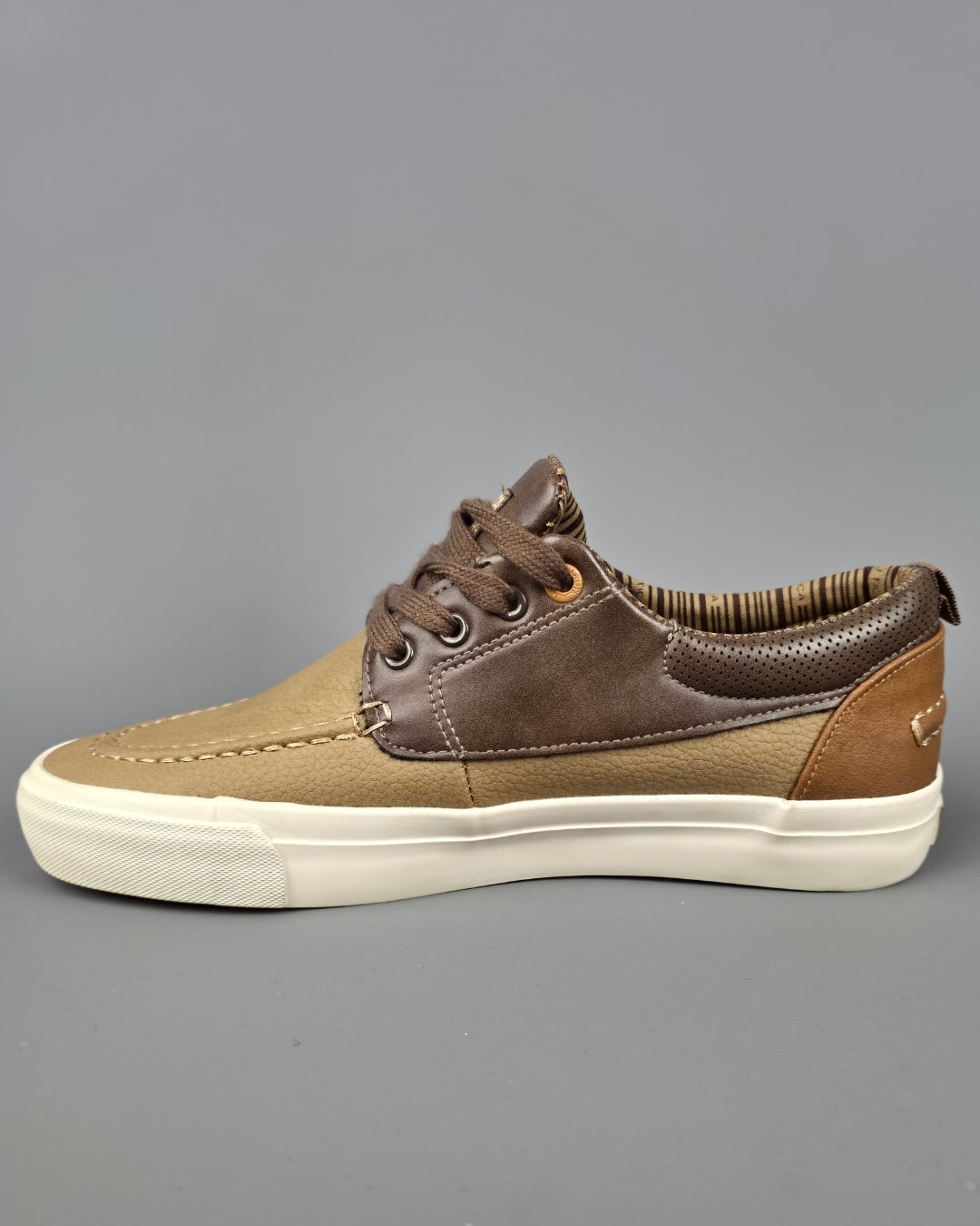 TENNIS NAUTICA BEIGE PARA CABALLERO
