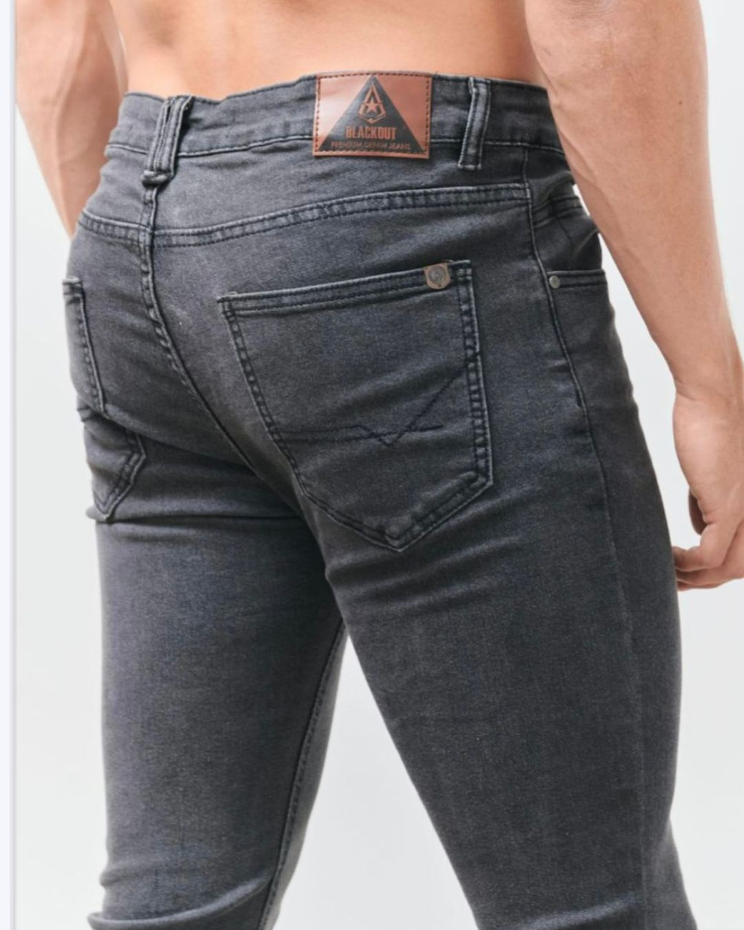 JEANS BLACKOUT GRIS PARA CABALLERO