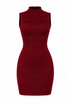 Vestido color vino con efecto maniquí invisible sobre fondo blanco